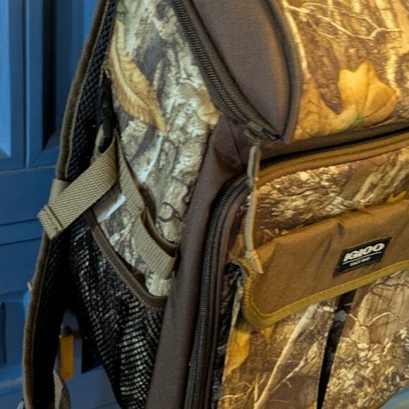 C29 IGLOO REALTREE GIZMO 30 Can Cooler Backpack - Picture 3 of 6